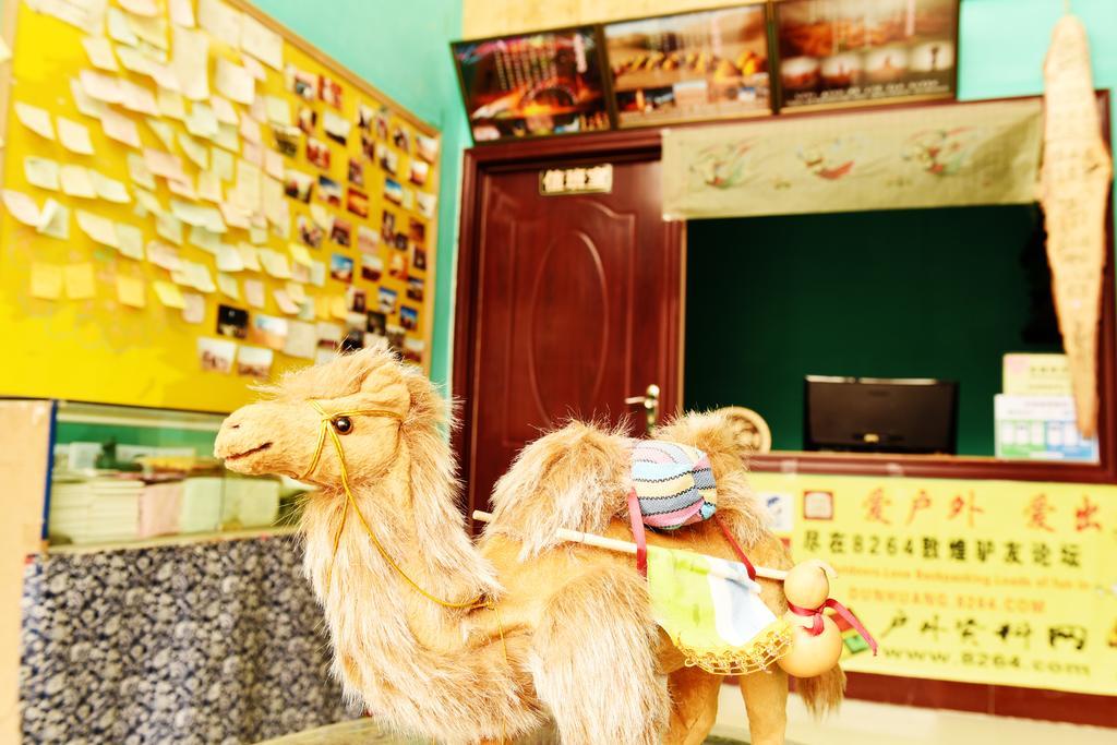 Happy Station Hostel Dunhuang Eksteriør billede