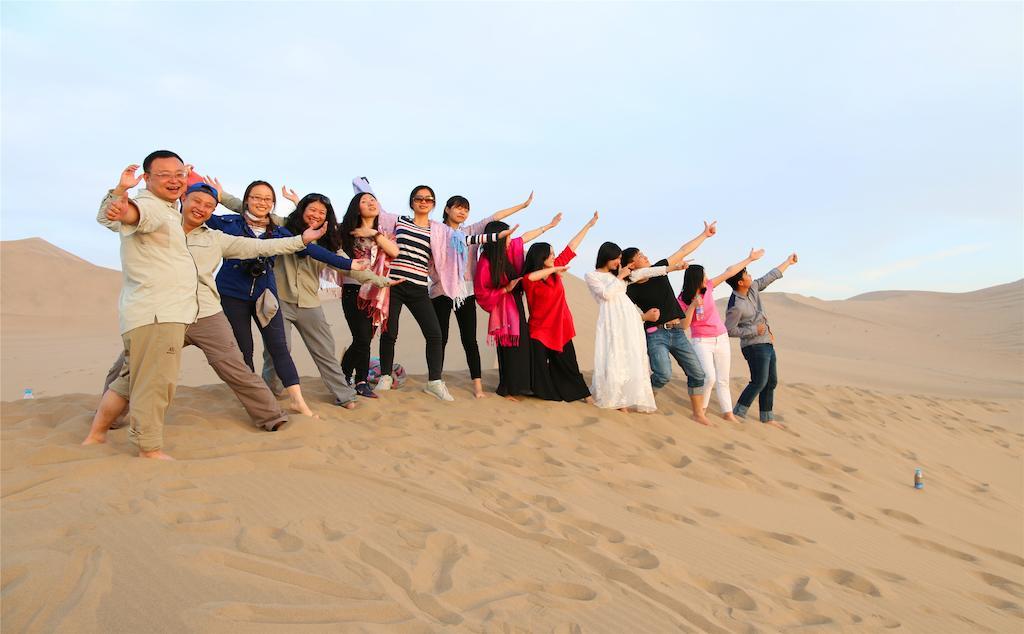 Happy Station Hostel Dunhuang Eksteriør billede